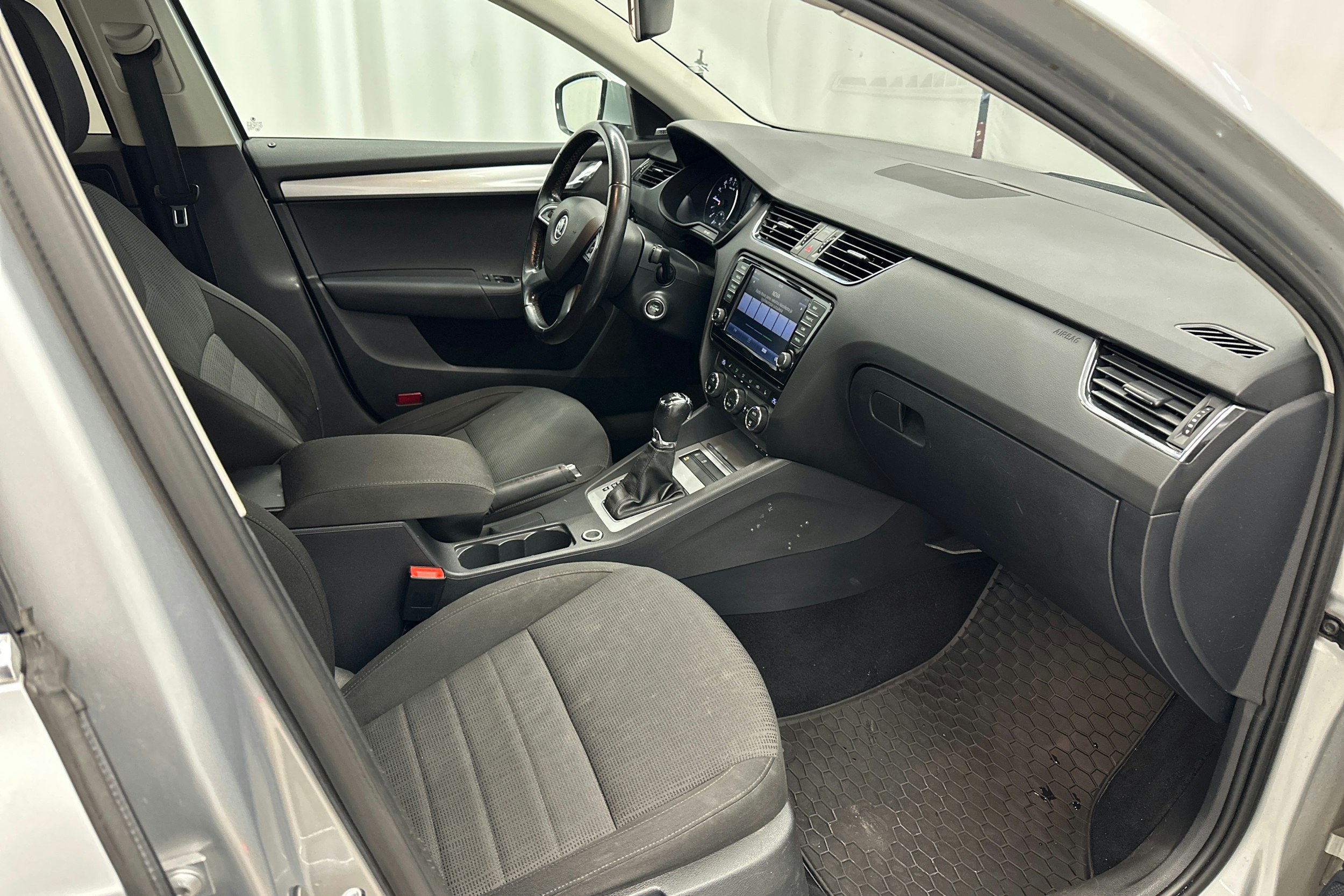 hopea Skoda Octavia 2013 kuva 13.