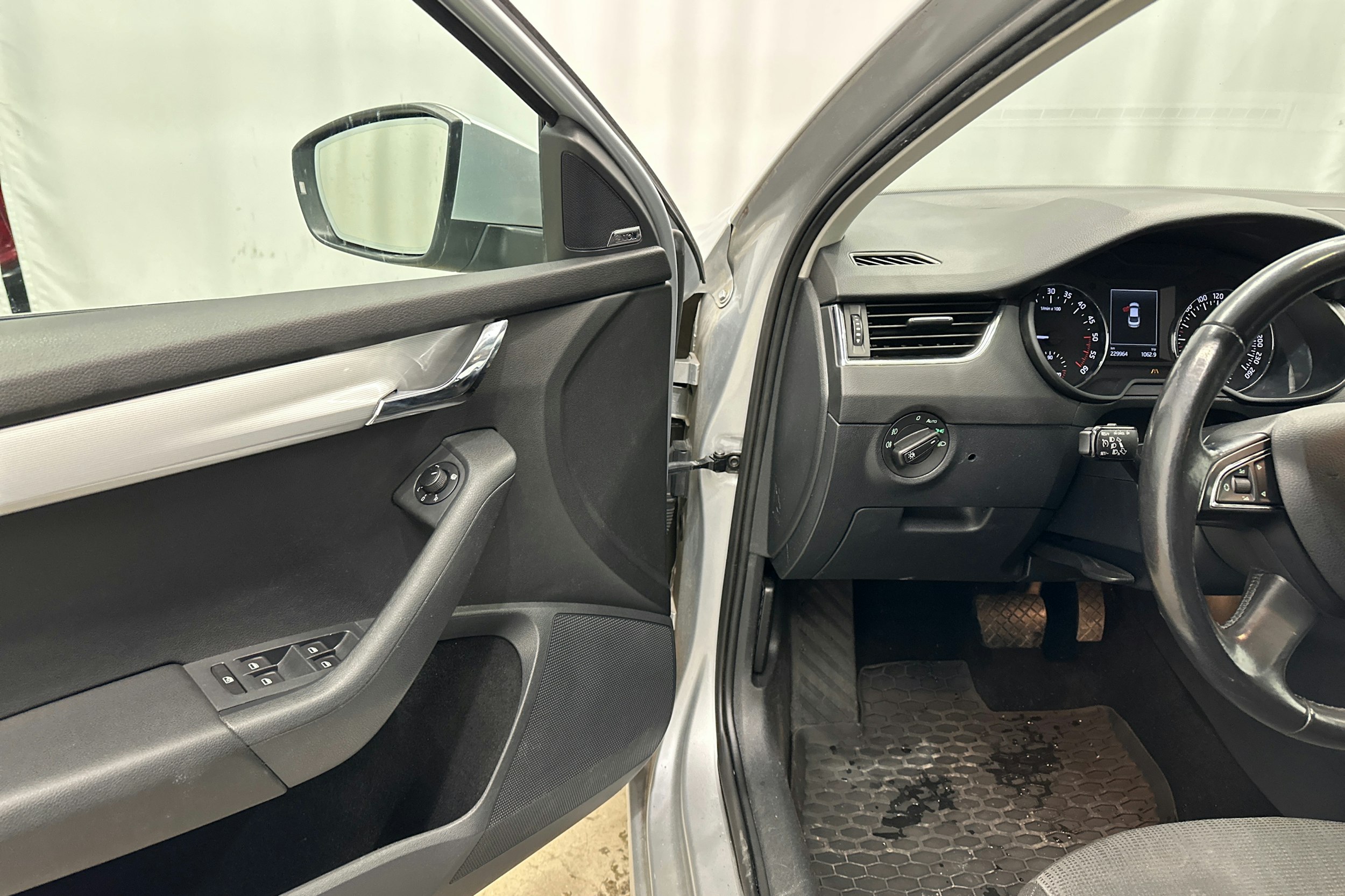 hopea Skoda Octavia 2013 kuva 14.