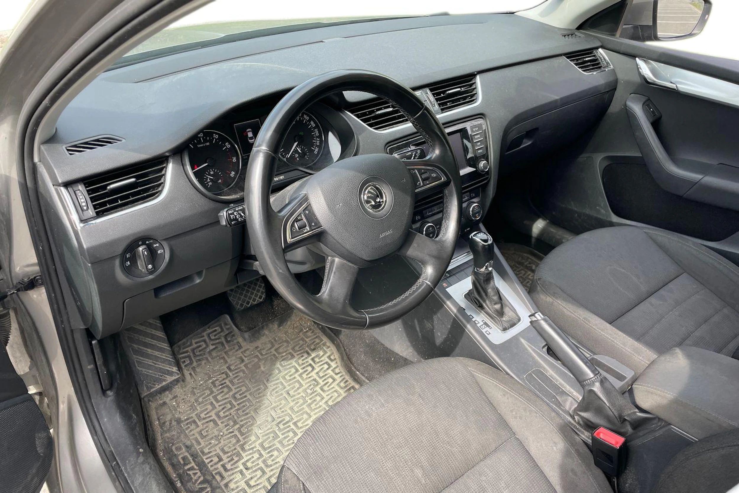 ruskea (beige) Skoda Octavia 2013 kuva 8.