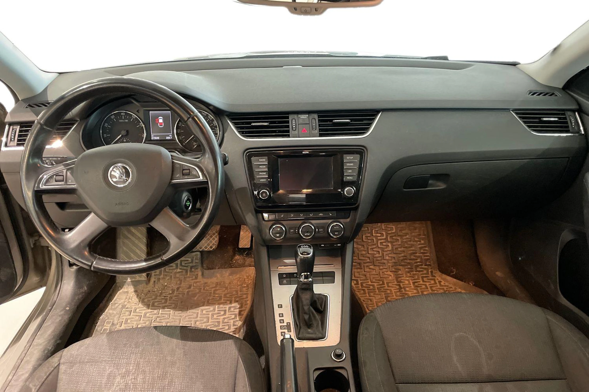 ruskea (beige) Skoda Octavia 2013 kuva 9.