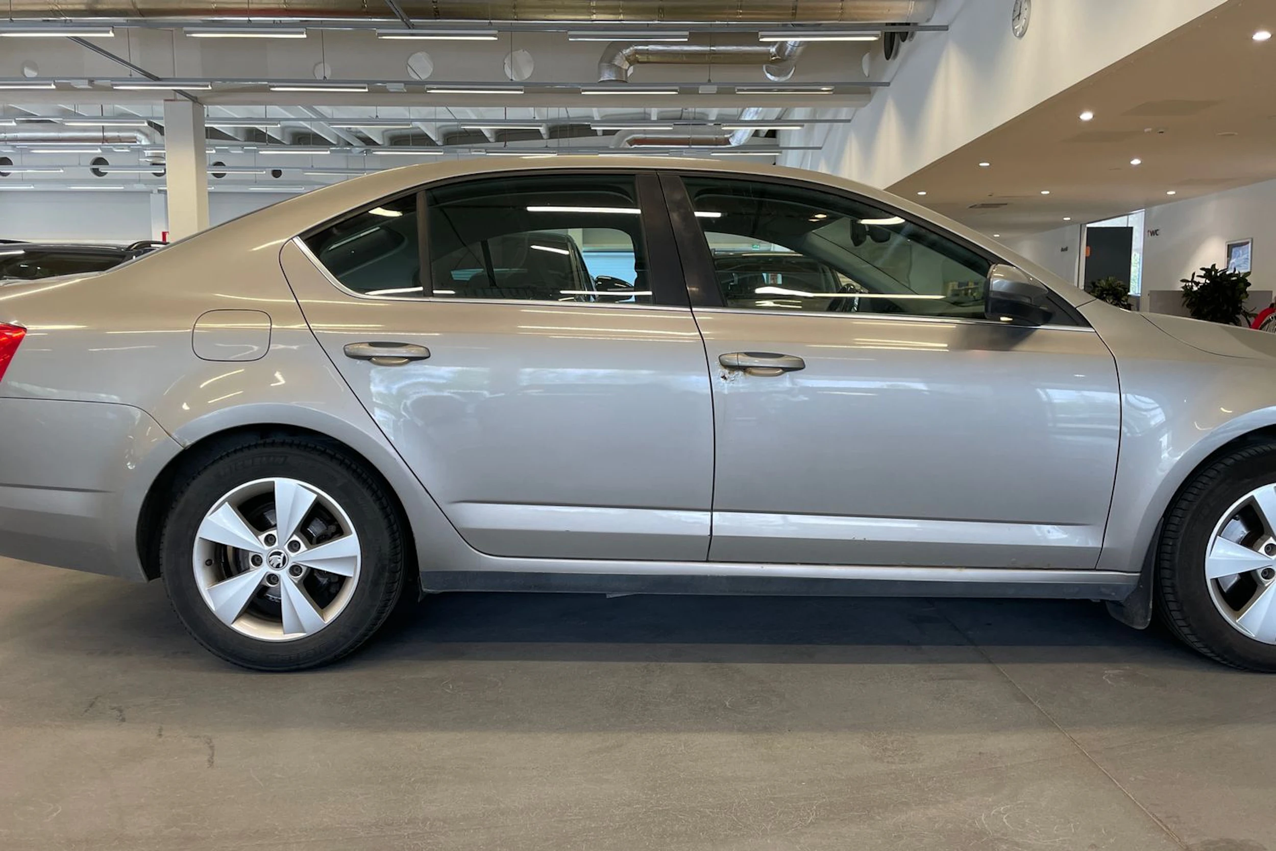 ruskea (beige) Skoda Octavia 2013 kuva 37.