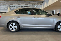 ruskea (beige) Skoda Octavia 2013 kuva 37.