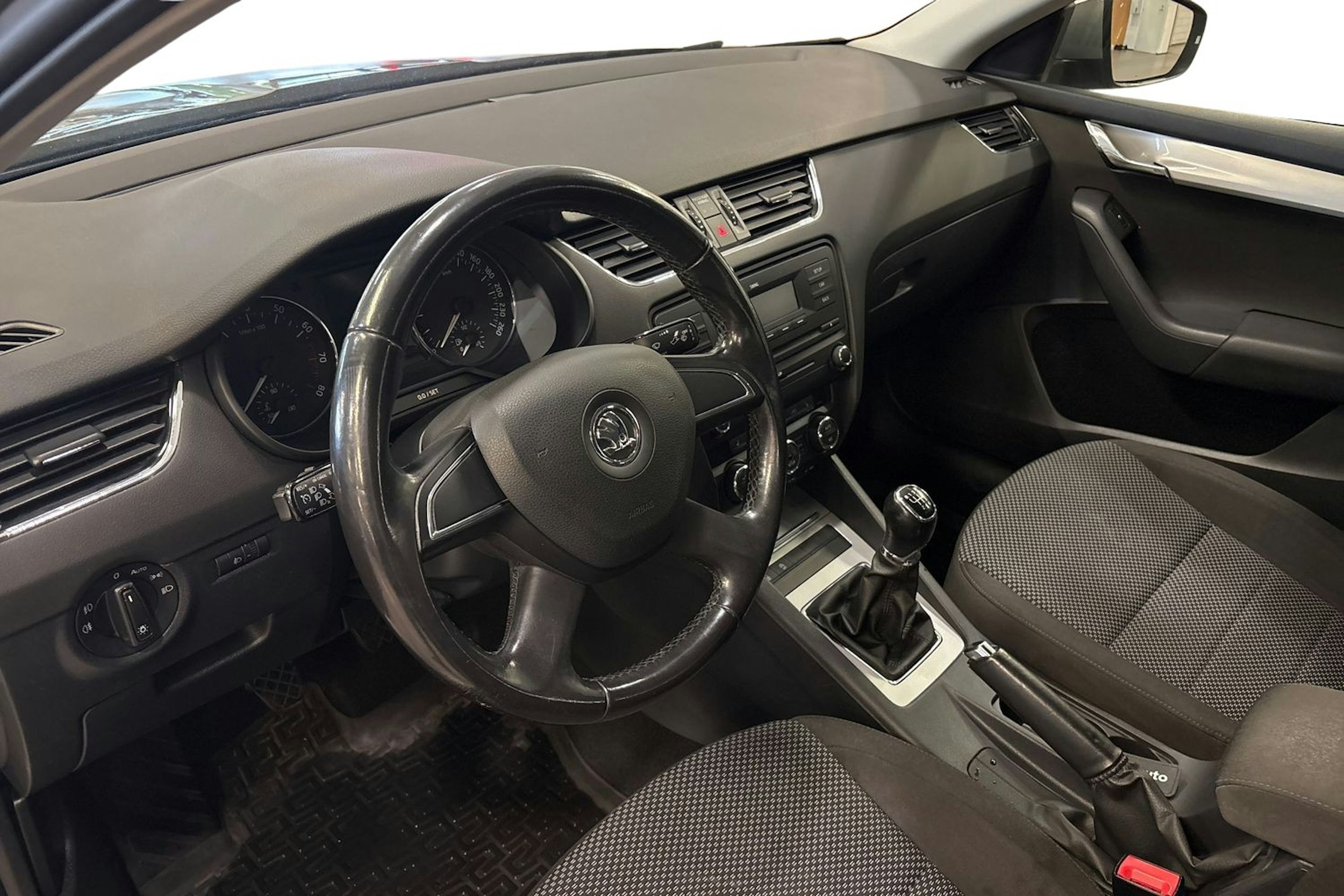ruskea (beige) Skoda Octavia 2013 kuva 7.
