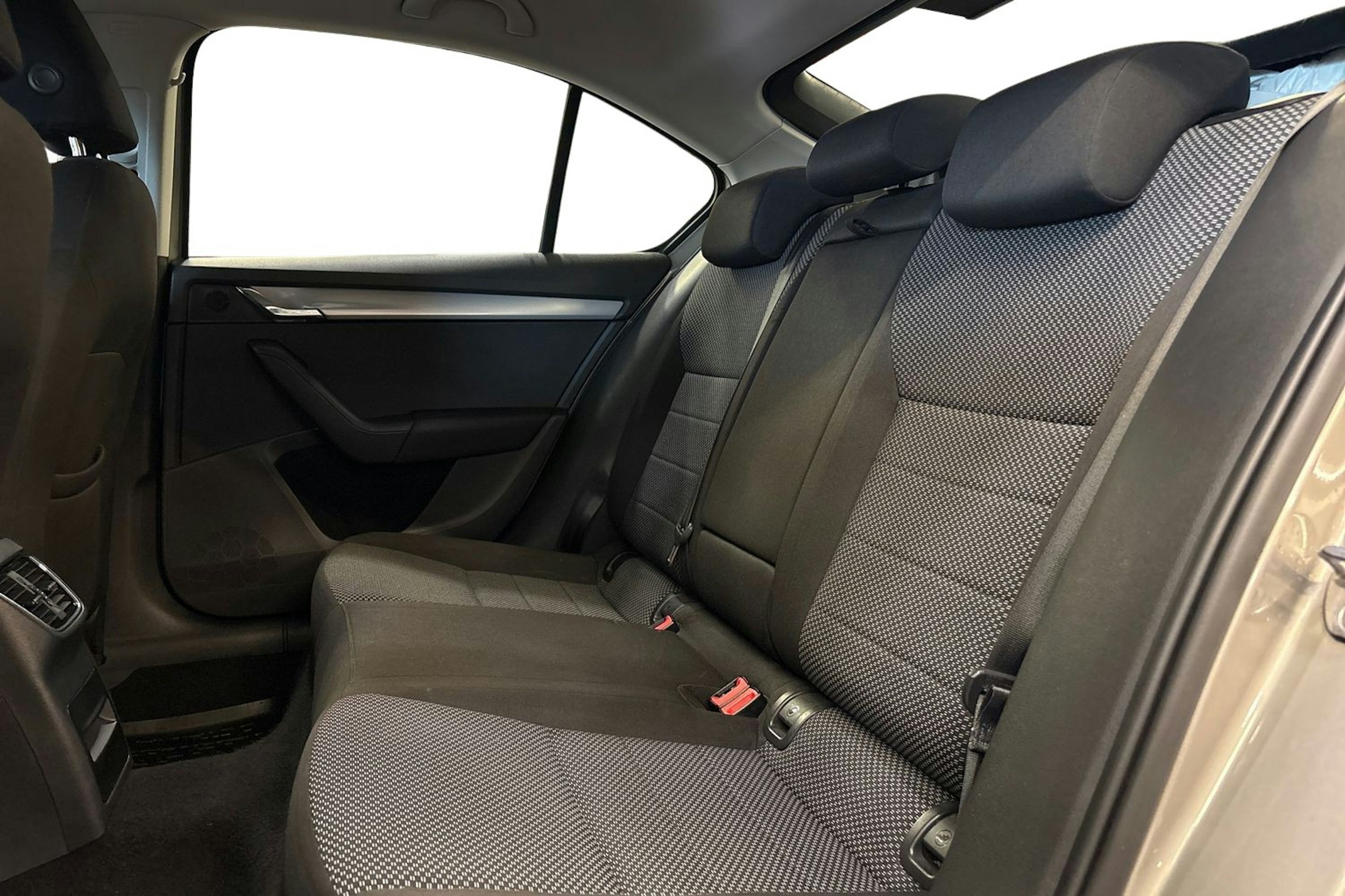 ruskea (beige) Skoda Octavia 2013 kuva 10.