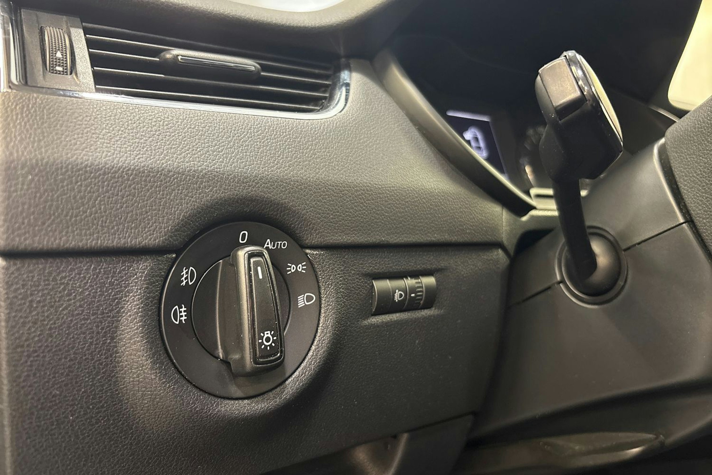 ruskea (beige) Skoda Octavia 2013 kuva 18.