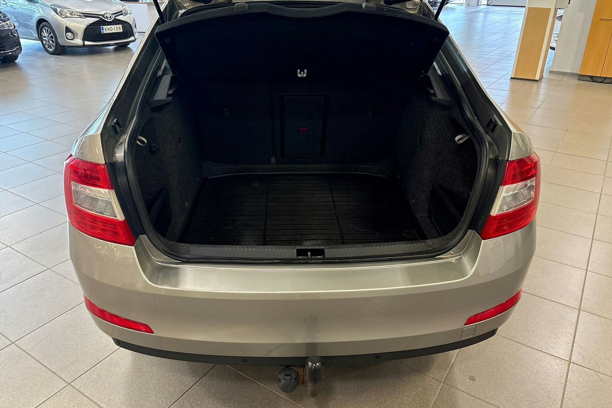 ruskea (beige) Skoda Octavia 2013 kuva 19.