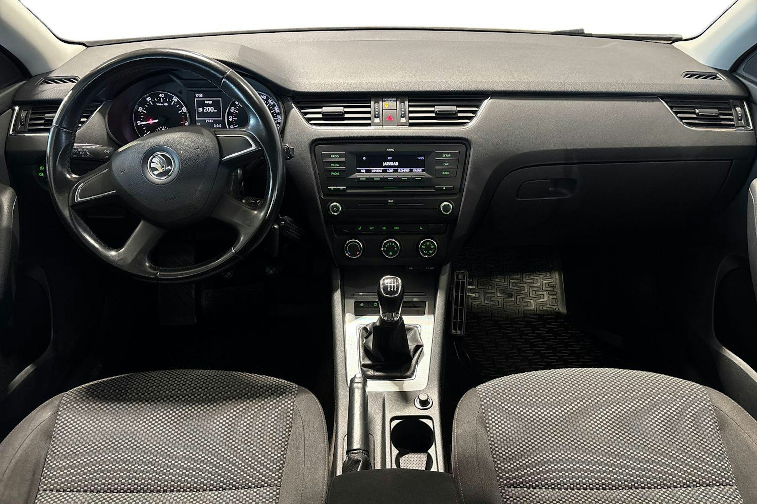 Ruskea (beige) Skoda OCTAVIA 2013 kuva 9.