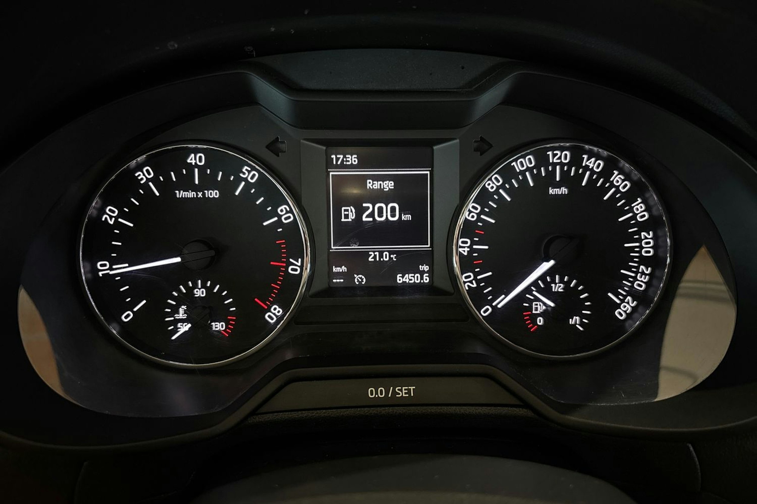 Ruskea (beige) Skoda OCTAVIA 2013 kuva 18.