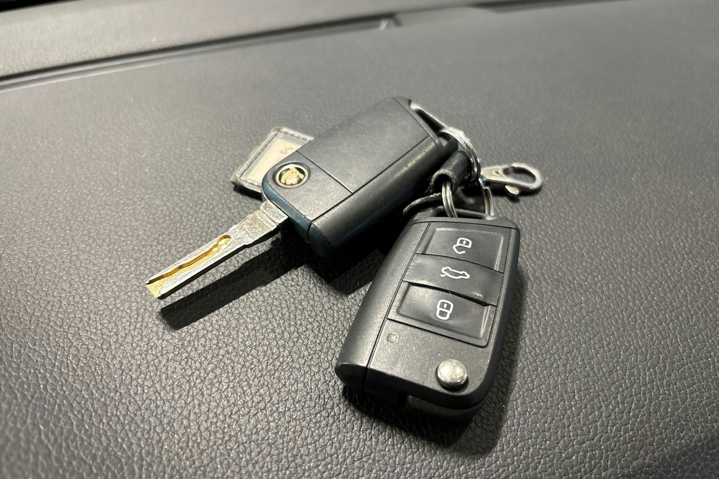 Ruskea (beige) Skoda OCTAVIA 2013 kuva 22.