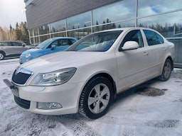 Valkoinen Skoda OCTAVIA 2013 kuva 1.