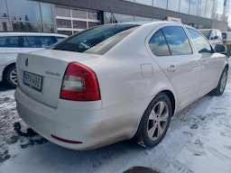 Valkoinen Skoda OCTAVIA 2013 kuva 3.