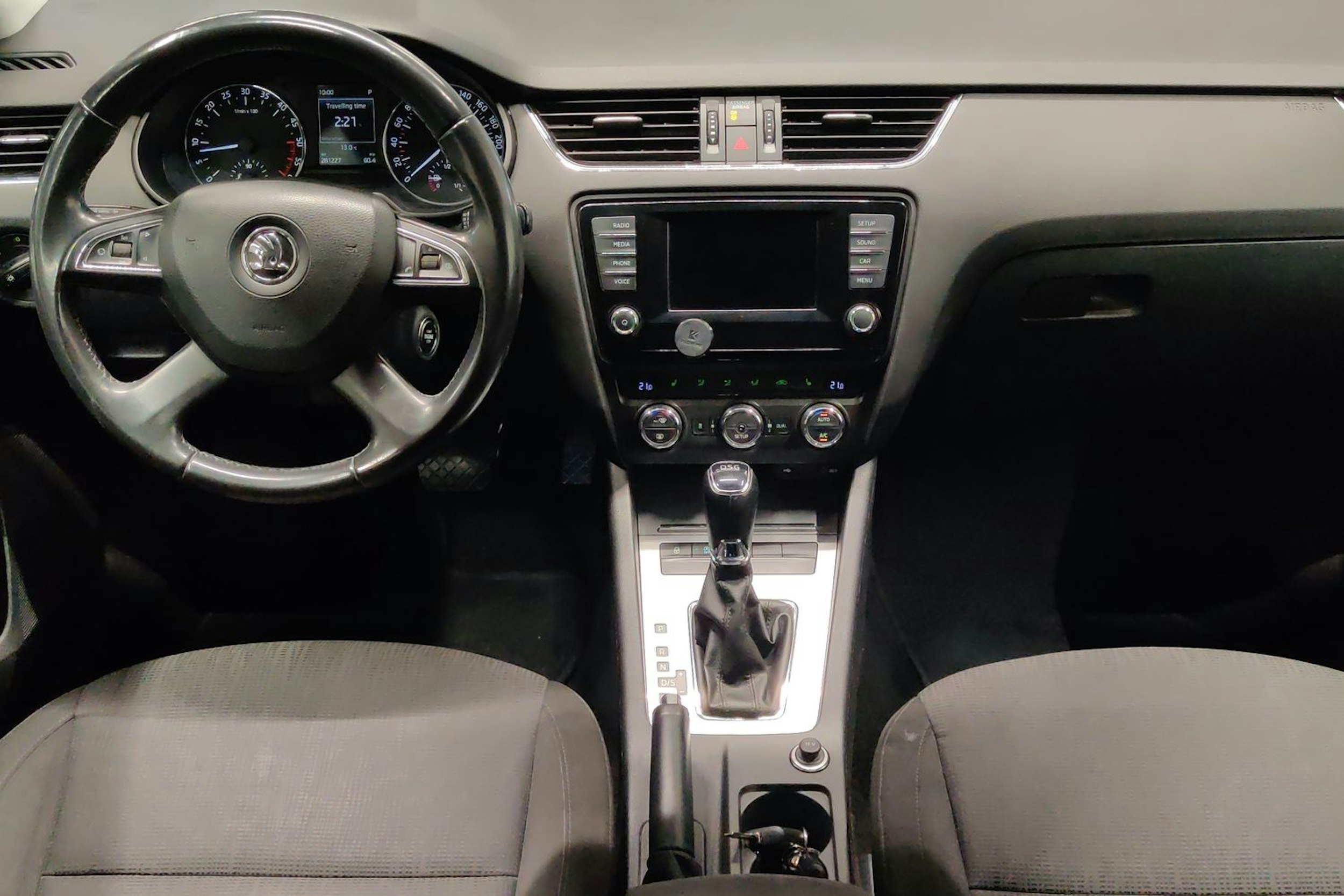 musta Skoda Octavia 2013 kuva 9.