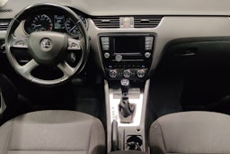 musta Skoda Octavia 2013 kuva 9.