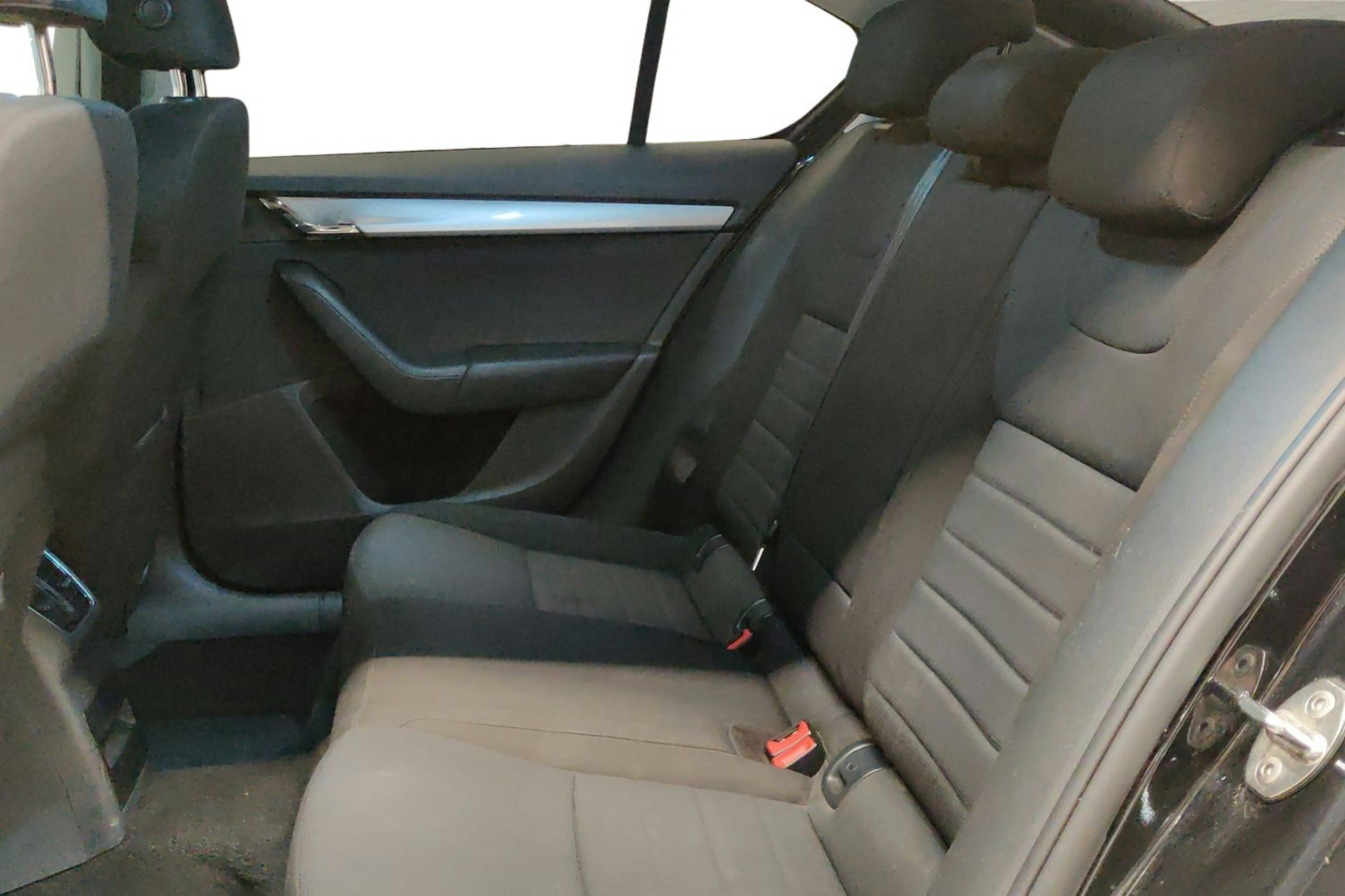 musta Skoda Octavia 2013 kuva 10.