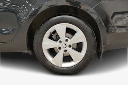 musta Skoda Octavia 2013 kuva 11.
