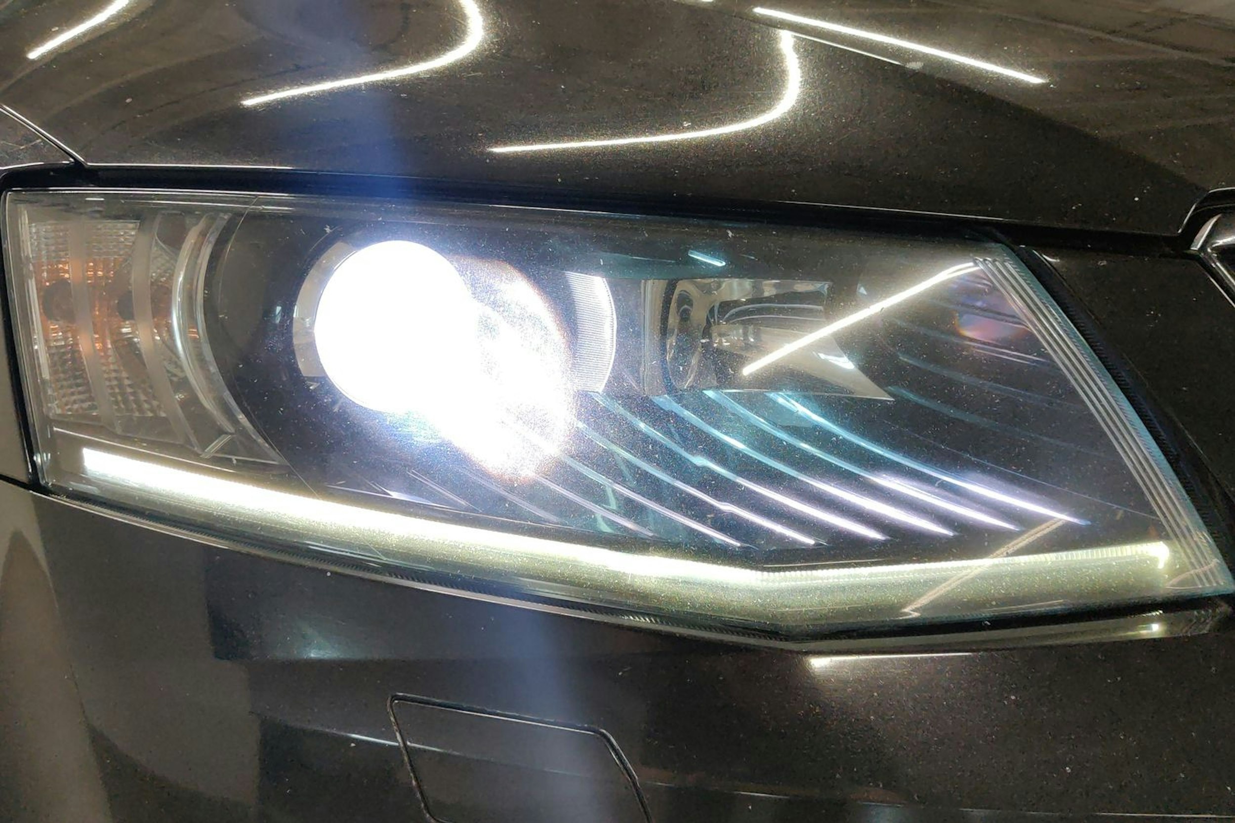 musta Skoda Octavia 2013 kuva 14.