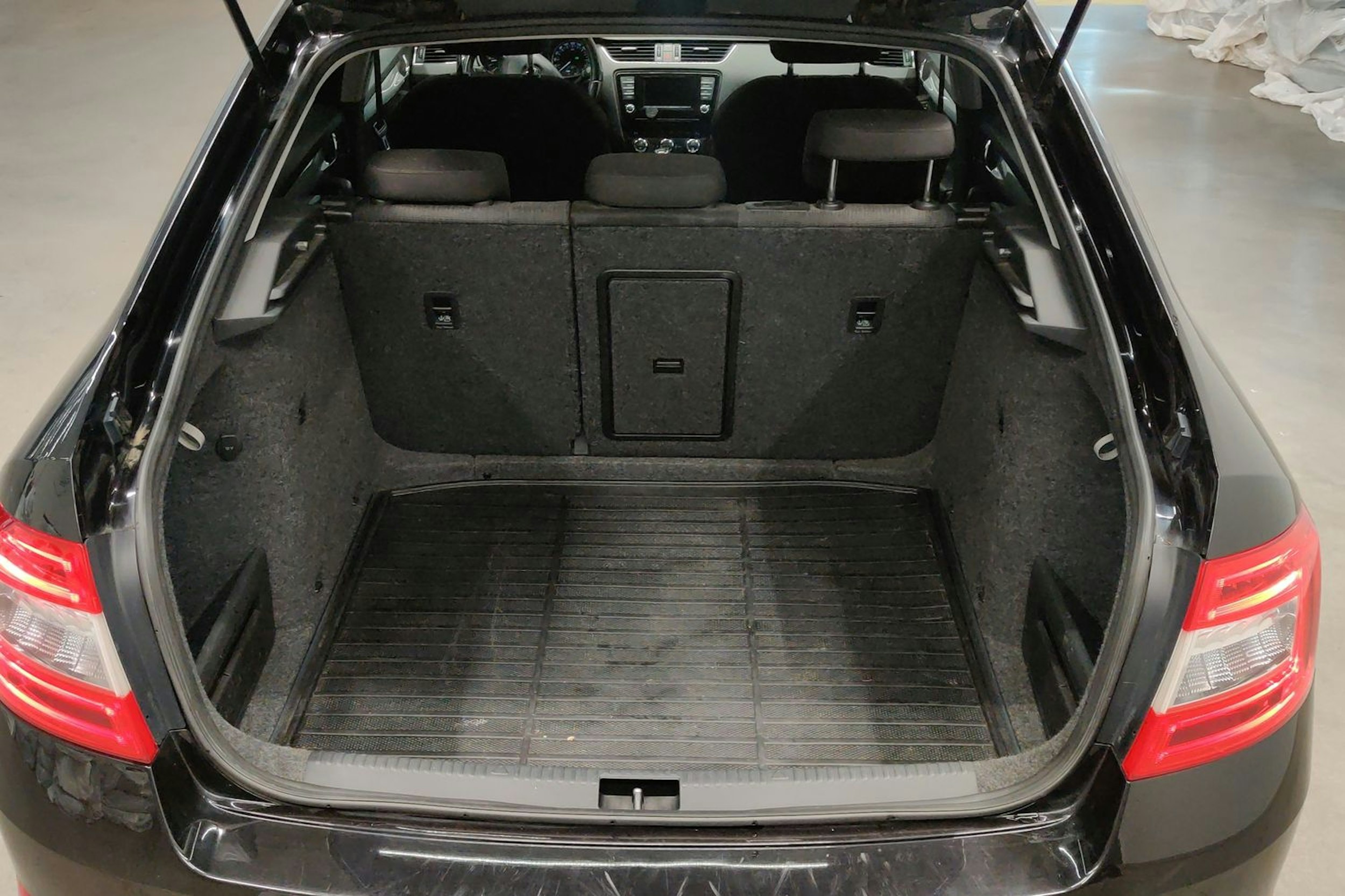 musta Skoda Octavia 2013 kuva 15.