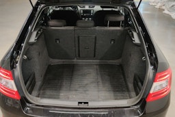 musta Skoda Octavia 2013 kuva 15.
