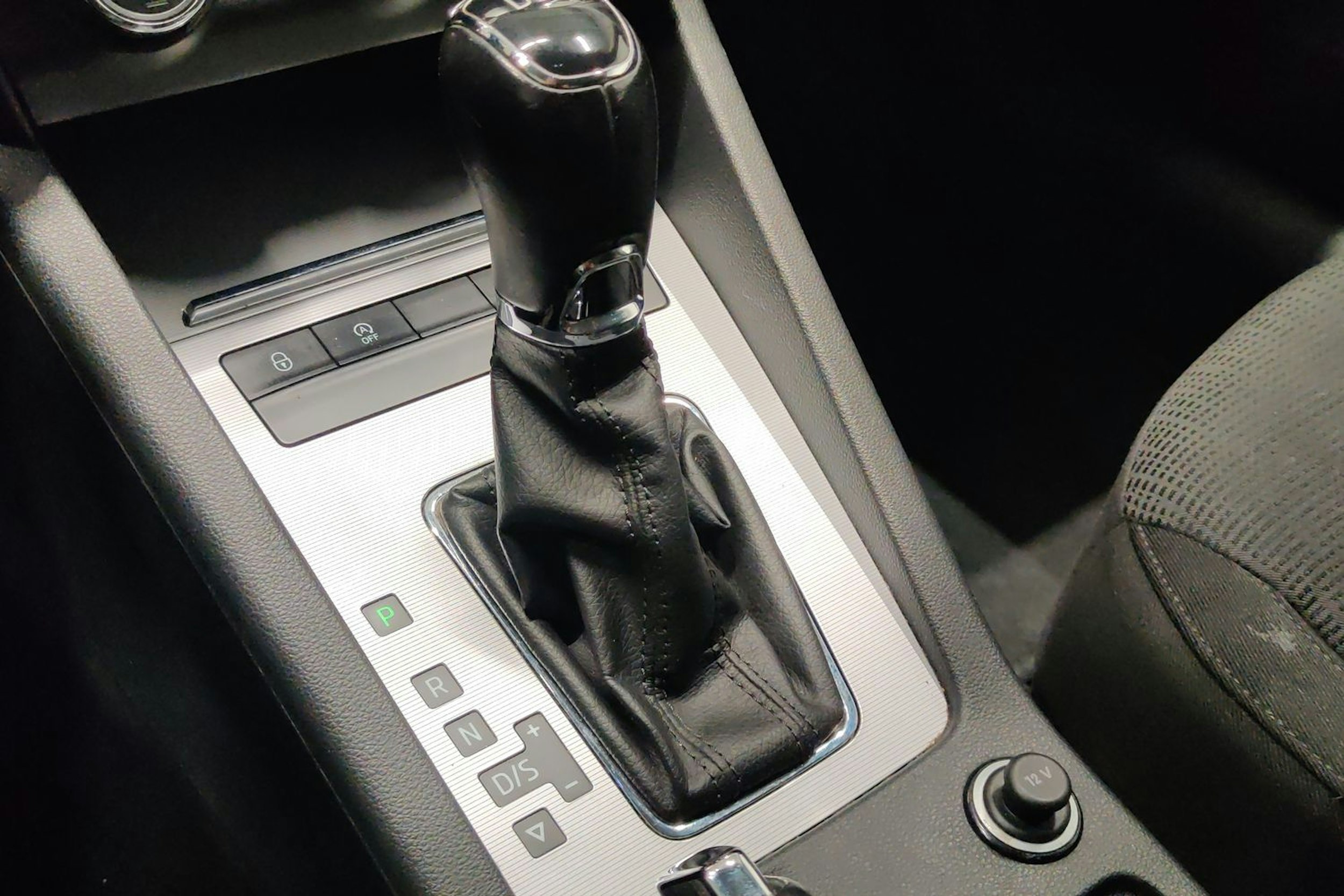 musta Skoda Octavia 2013 kuva 20.