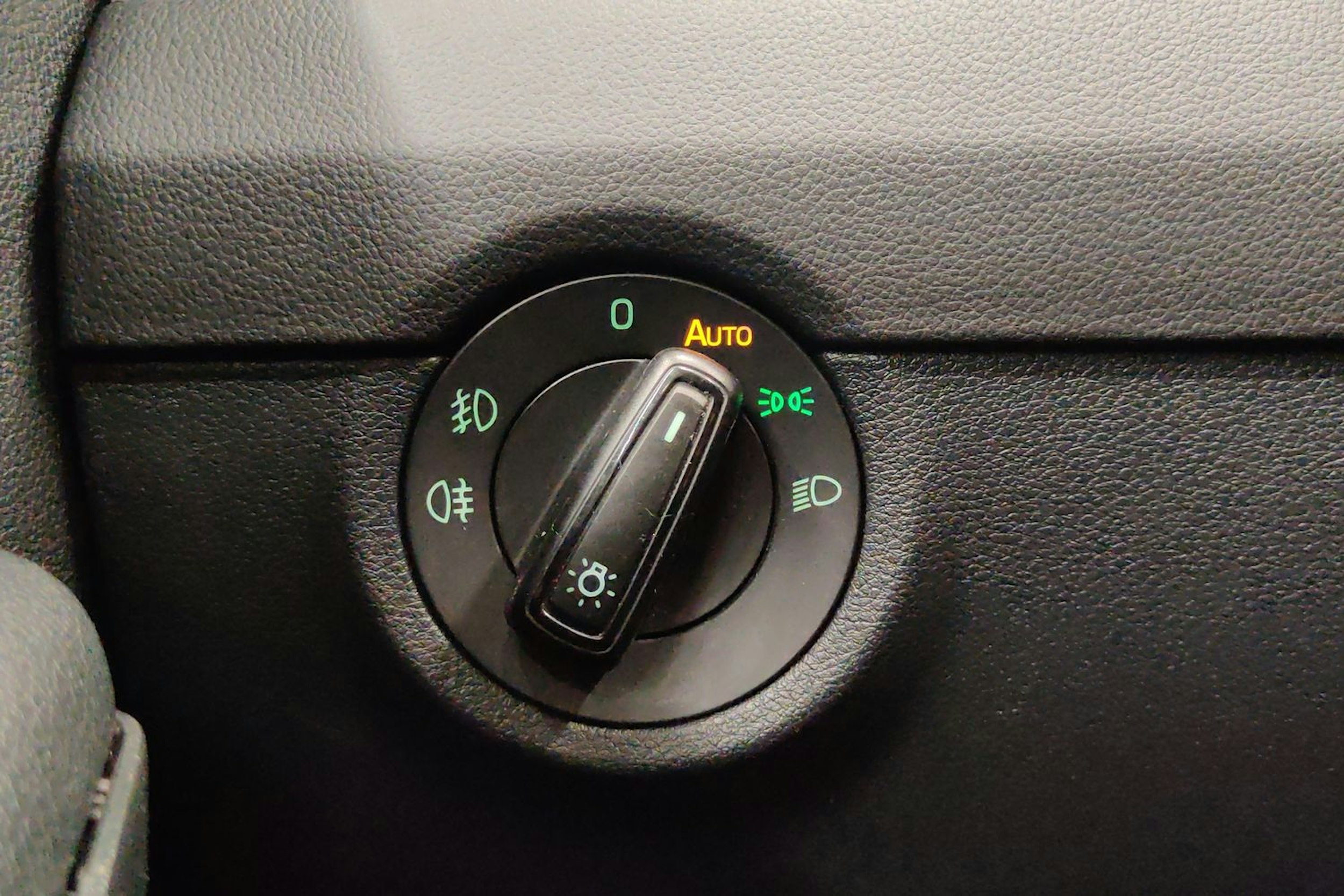 musta Skoda Octavia 2013 kuva 22.