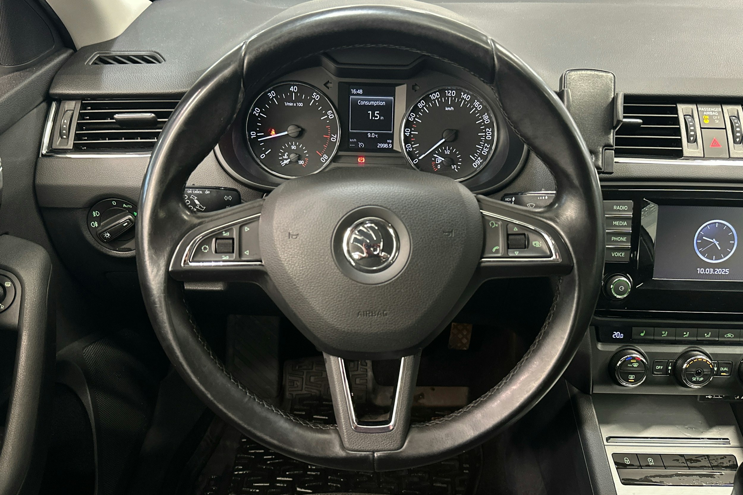 ruskea (beige) Skoda Octavia 2013 kuva 12.