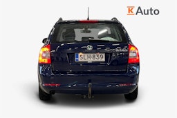 sininen Skoda Octavia 2013 kuva 3.