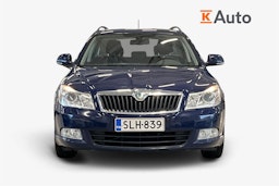 sininen Skoda Octavia 2013 kuva 5.