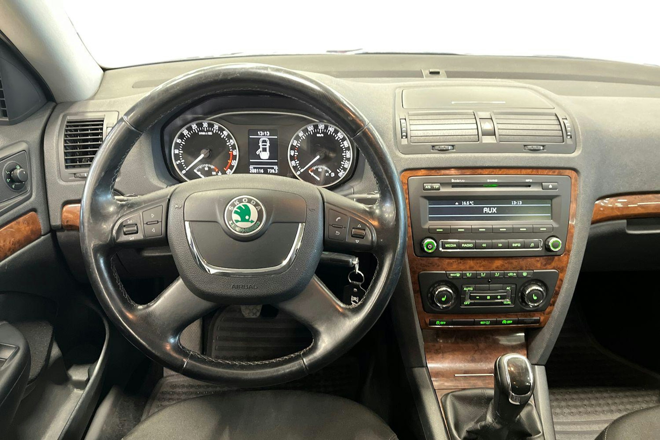 sininen Skoda Octavia 2013 kuva 9.