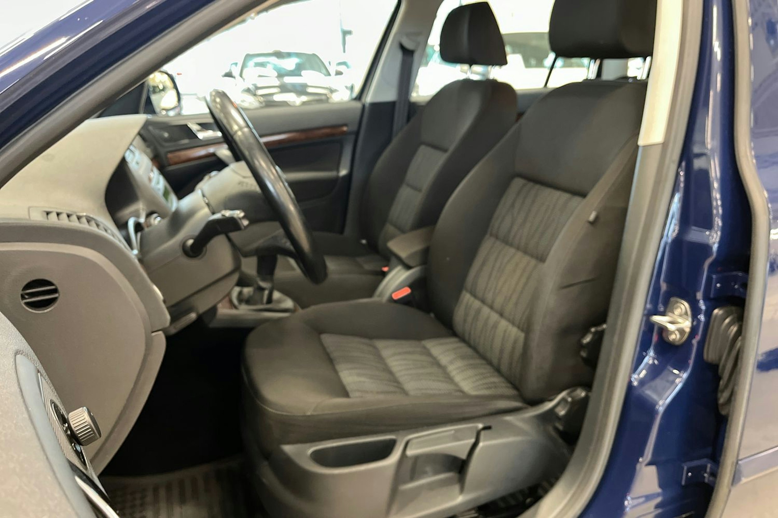 sininen Skoda Octavia 2013 kuva 14.