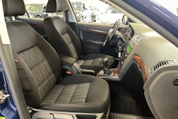 sininen Skoda Octavia 2013 kuva 15.