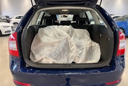 sininen Skoda Octavia 2013 kuva 28.