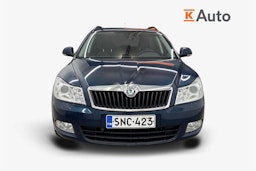 sininen Skoda Octavia 2013 kuva 5.