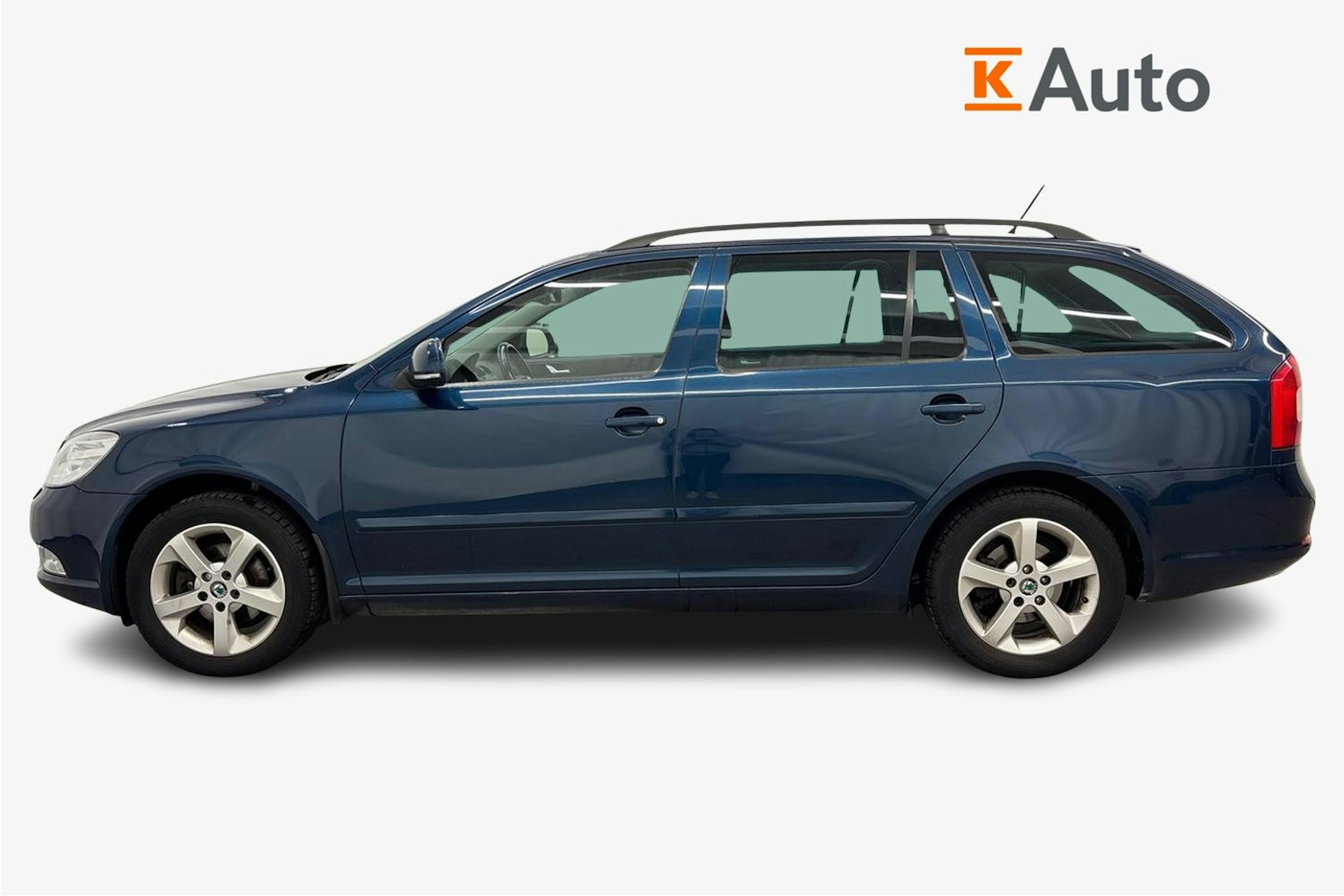 sininen Skoda Octavia 2013 kuva 6.