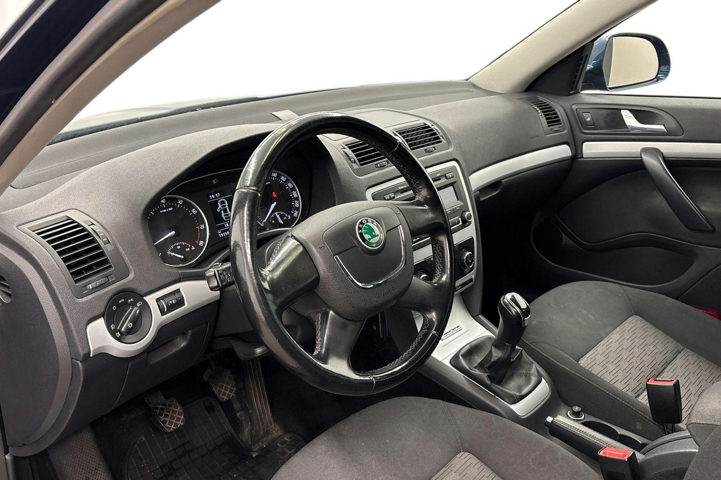 sininen Skoda Octavia 2013 kuva 7.