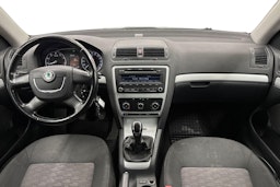 sininen Skoda Octavia 2013 kuva 9.