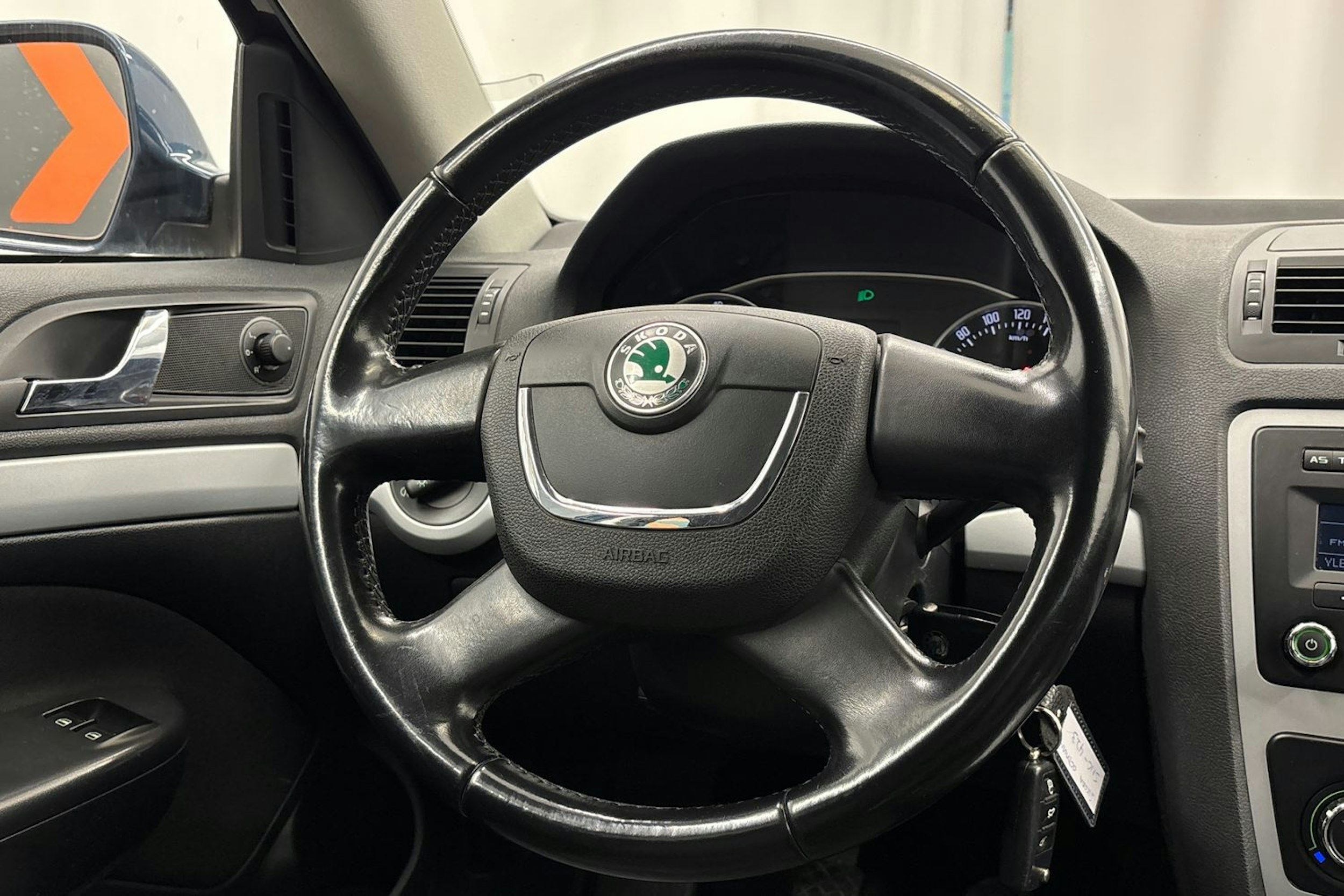 sininen Skoda Octavia 2013 kuva 15.