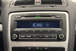sininen Skoda Octavia 2013 kuva 18.