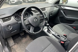 Valkoinen Skoda OCTAVIA 2013 kuva 3.