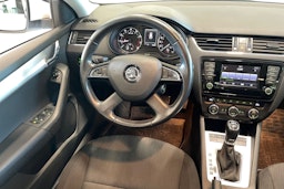 Valkoinen Skoda OCTAVIA 2014 kuva 9.