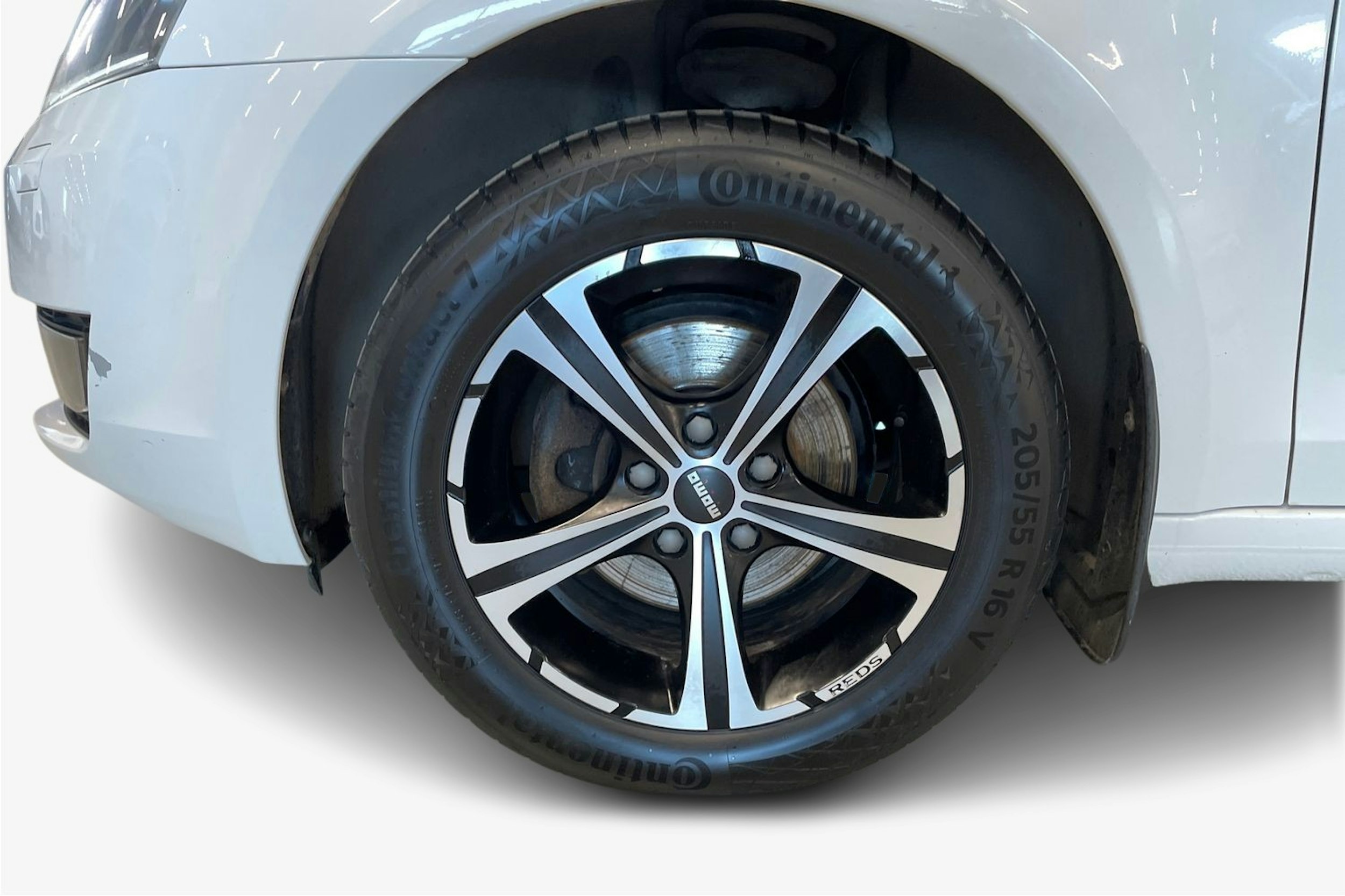 Valkoinen Skoda OCTAVIA 2014 kuva 11.