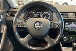 Valkoinen Skoda OCTAVIA 2014 kuva 15.