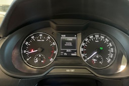 Valkoinen Skoda OCTAVIA 2014 kuva 18.