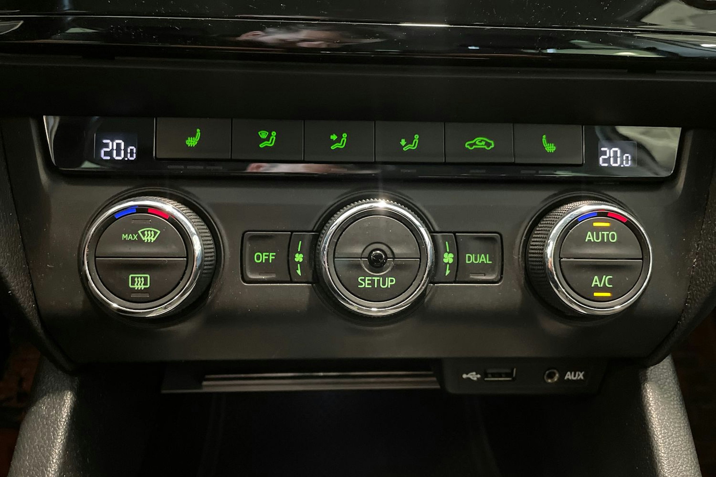 Valkoinen Skoda OCTAVIA 2014 kuva 25.