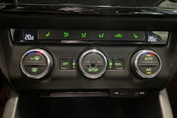 Valkoinen Skoda OCTAVIA 2014 kuva 25.