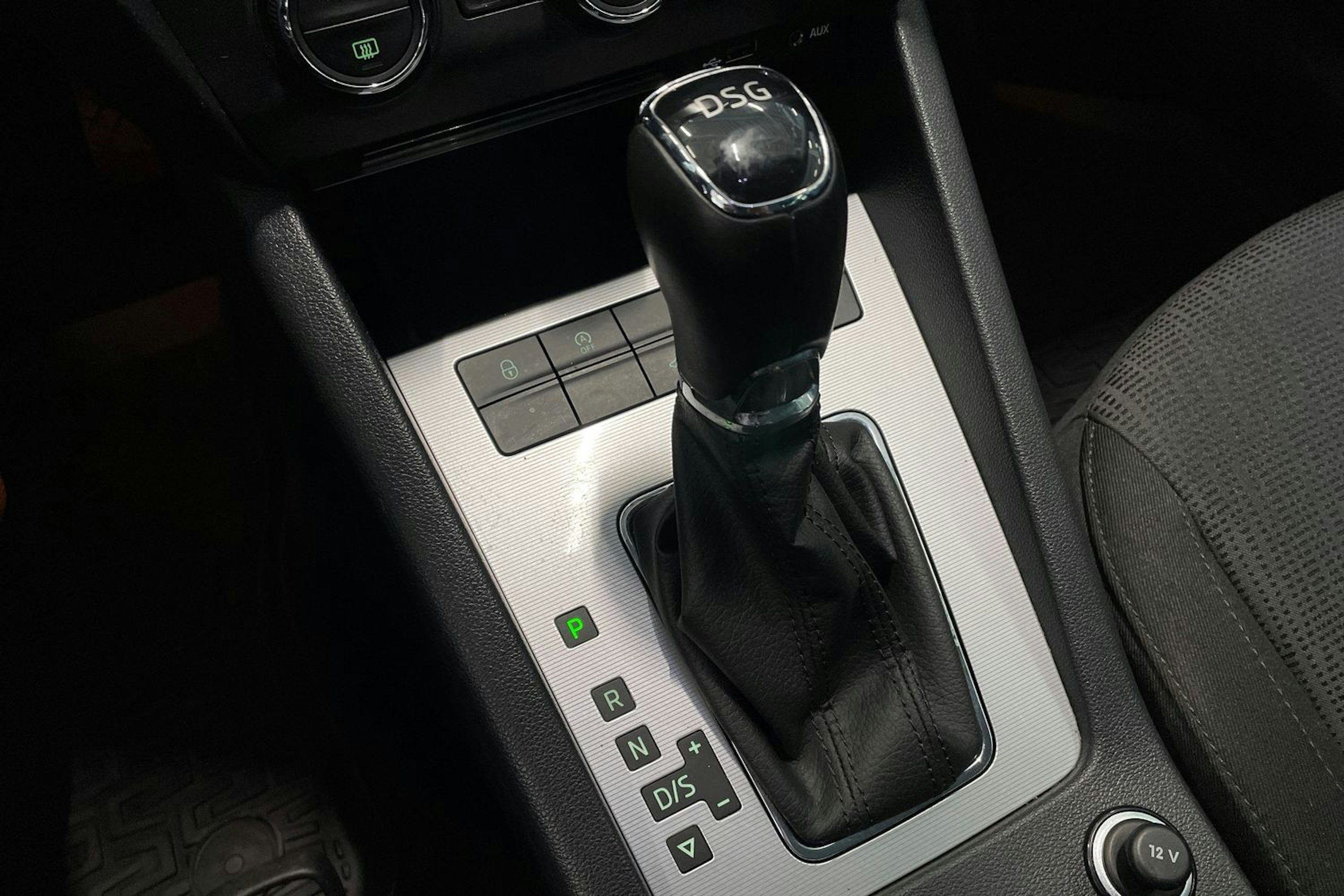 Valkoinen Skoda OCTAVIA 2014 kuva 27.