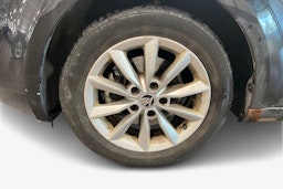 musta Skoda Octavia 2013 kuva 11.