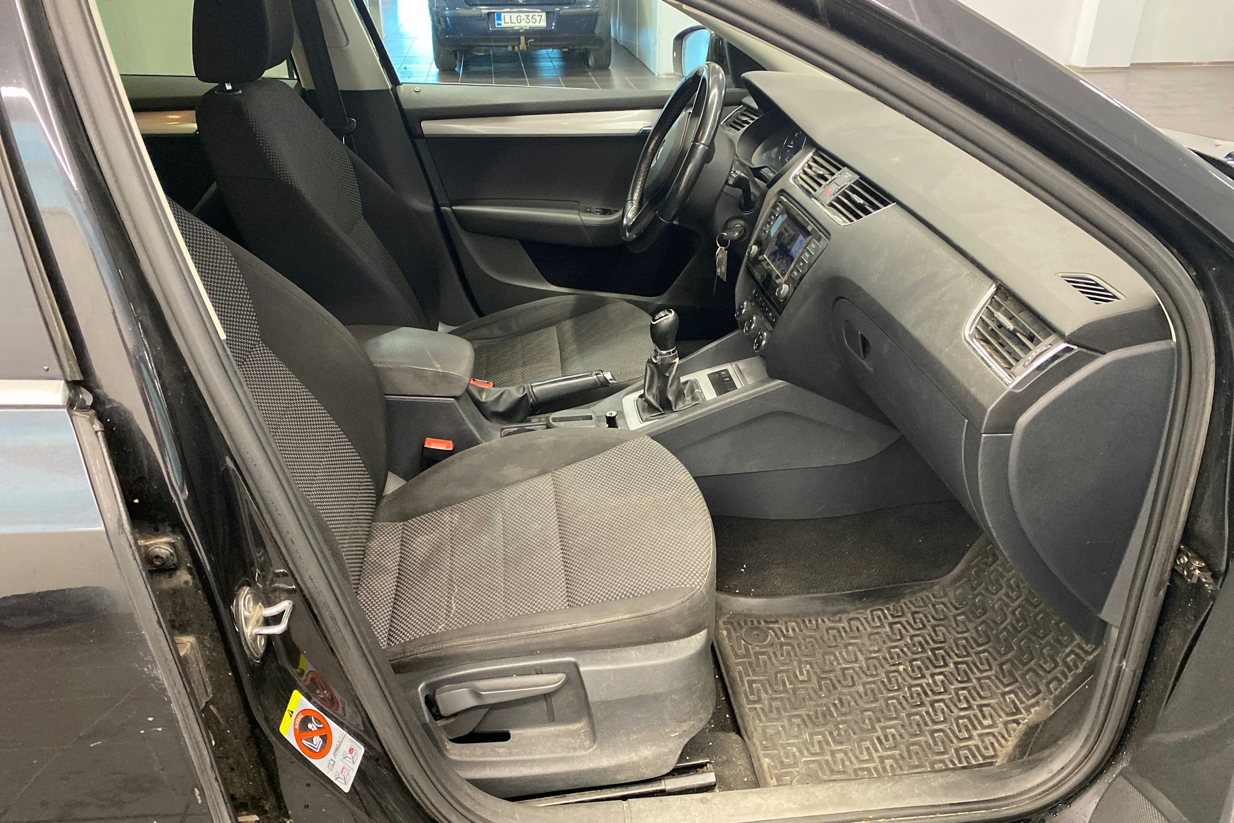 musta Skoda Octavia 2013 kuva 18.