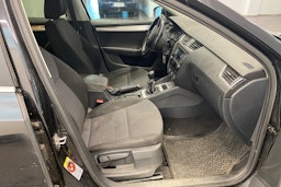 musta Skoda Octavia 2013 kuva 18.