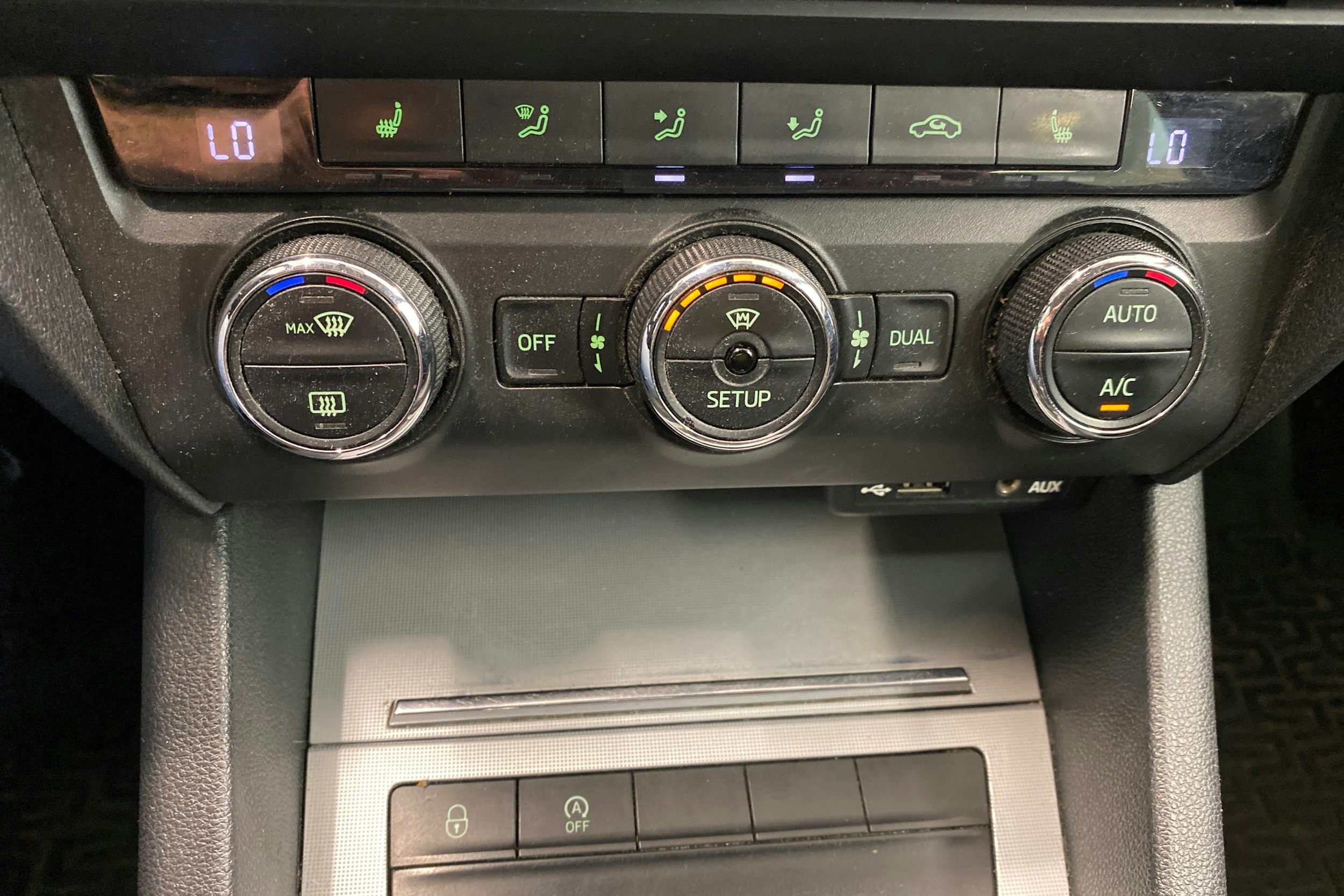 musta Skoda Octavia 2013 kuva 21.