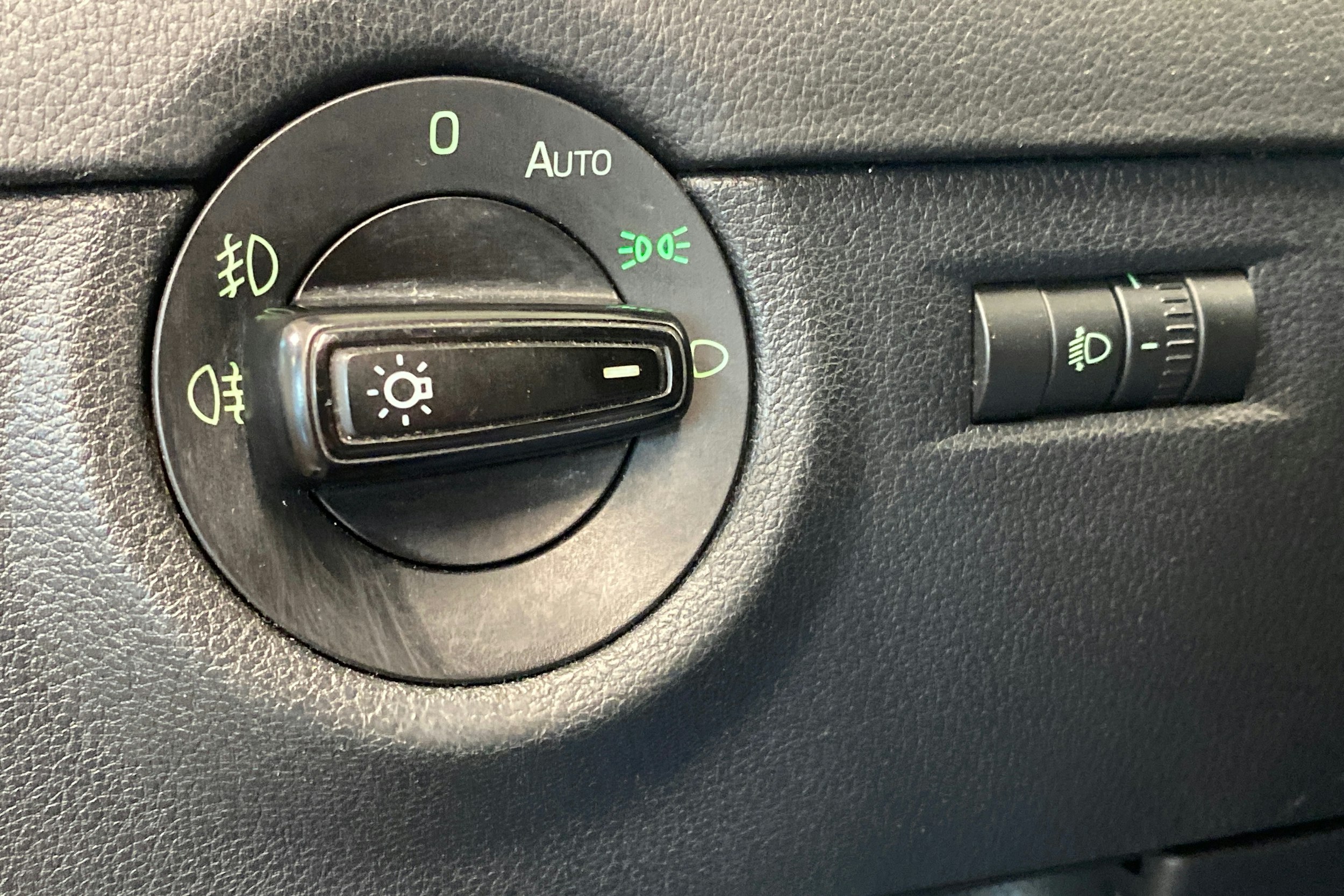 musta Skoda Octavia 2013 kuva 23.